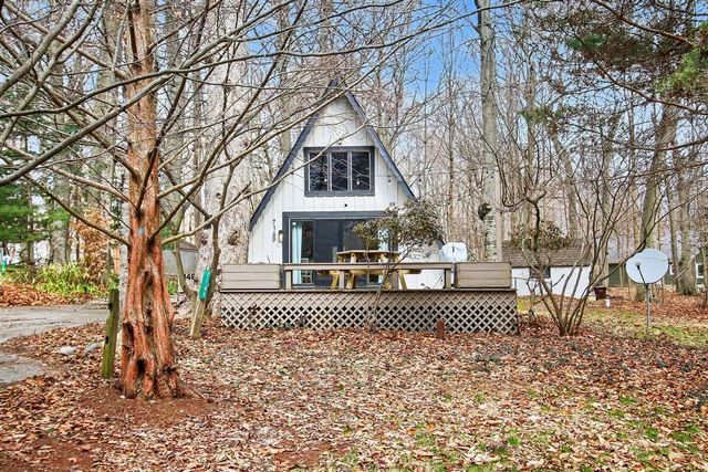 7149 Maple Avenue, South Haven, MI 49090