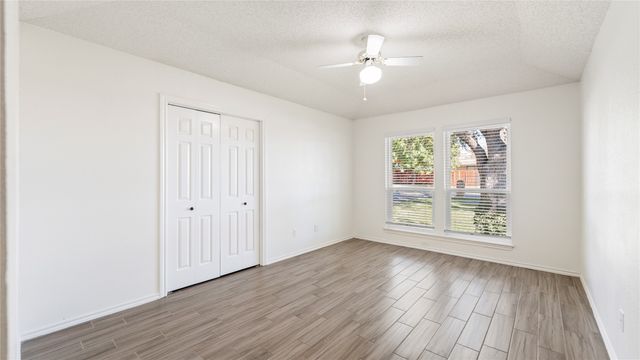 476 Meadowhill Drive, Benbrook, TX 76126