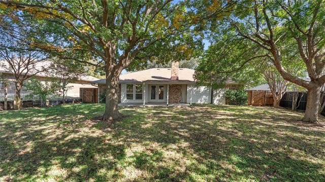 476 Meadowhill Drive, Benbrook, TX 76126