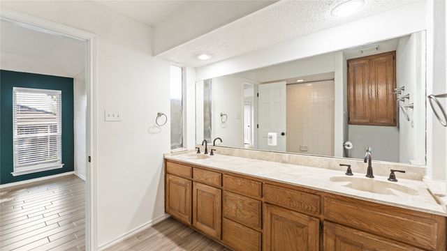 476 Meadowhill Drive, Benbrook, TX 76126