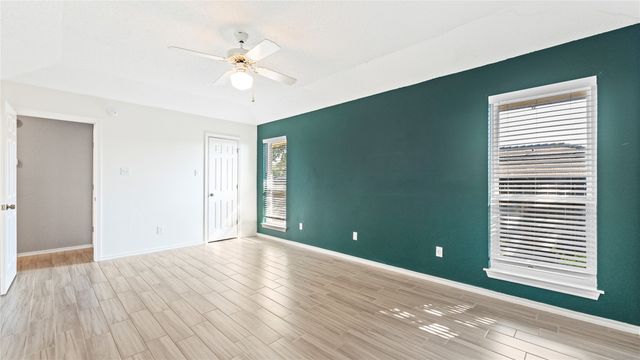 476 Meadowhill Drive, Benbrook, TX 76126