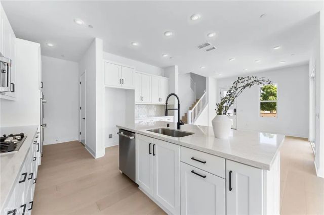 123 Bosal, Irvine, CA 92618