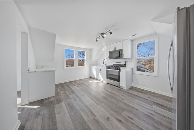 835 Bishop Avenue 2, Aurora, IL 60506