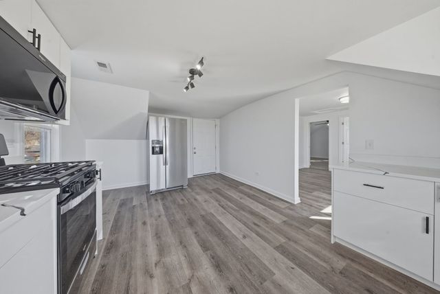 835 Bishop Avenue 2, Aurora, IL 60506