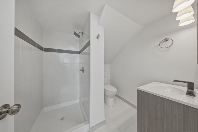 835 Bishop Avenue 2, Aurora, IL 60506