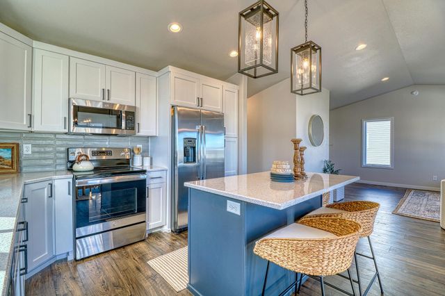 6786 32nd Street S, Fargo, ND 58104