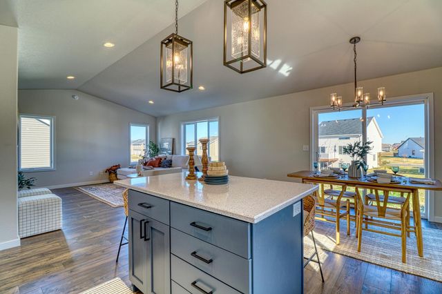 6786 32nd Street S, Fargo, ND 58104