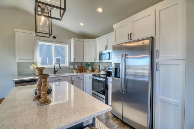 6786 32nd Street S, Fargo, ND 58104