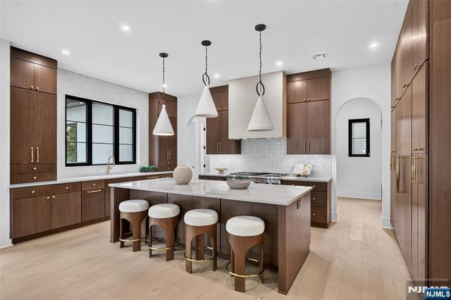 134 Morningside Road, Paramus, NJ 07652