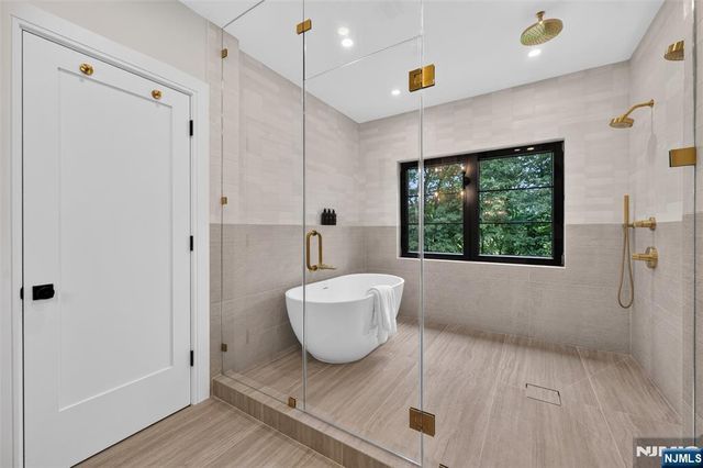 134 Morningside Road, Paramus, NJ 07652