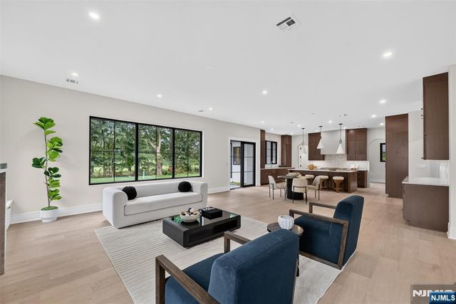 134 Morningside Road, Paramus, NJ 07652