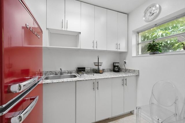 1230 N VICTORIA PARK Road B, Fort Lauderdale, FL 33304