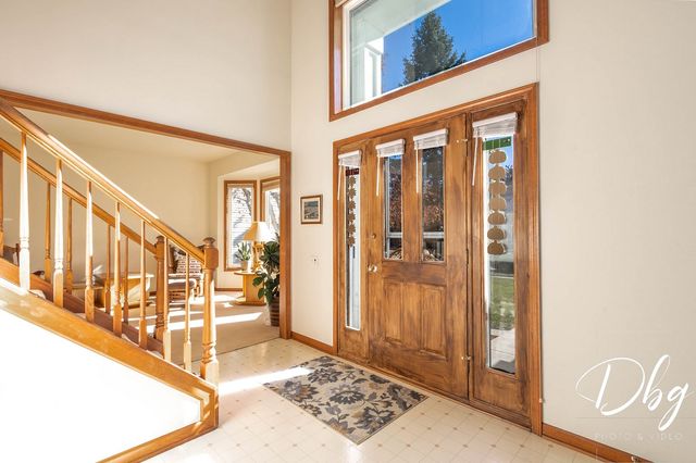 252 Carters Grove Court, Grayslake, IL 60030