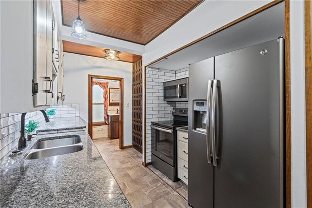 515 S 8th Street, Clinton, MO 64735