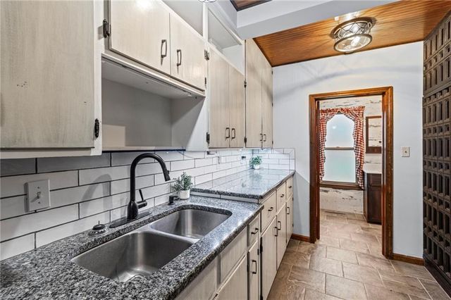515 S 8th Street, Clinton, MO 64735