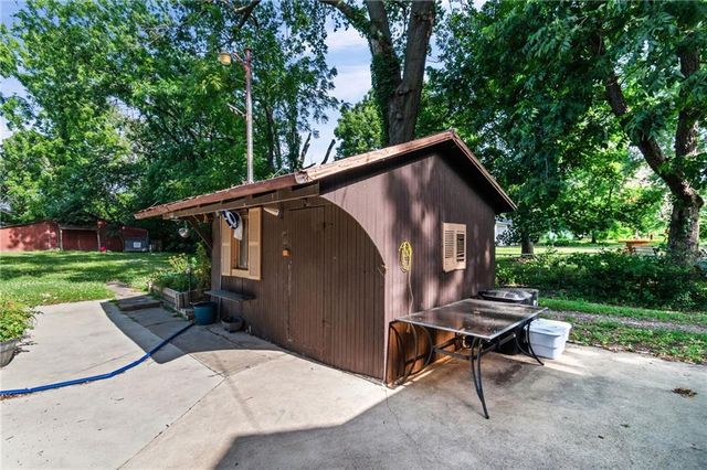 515 S 8th Street, Clinton, MO 64735