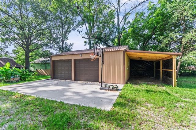 515 S 8th Street, Clinton, MO 64735