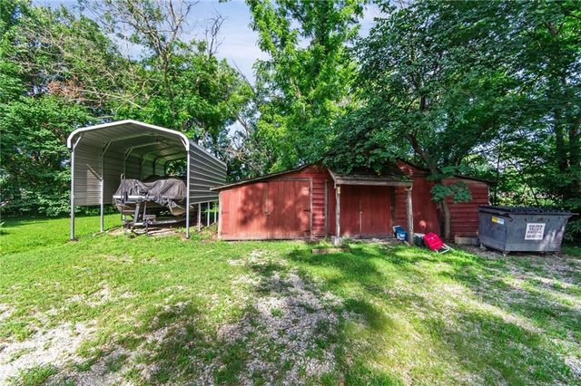 515 S 8th Street, Clinton, MO 64735