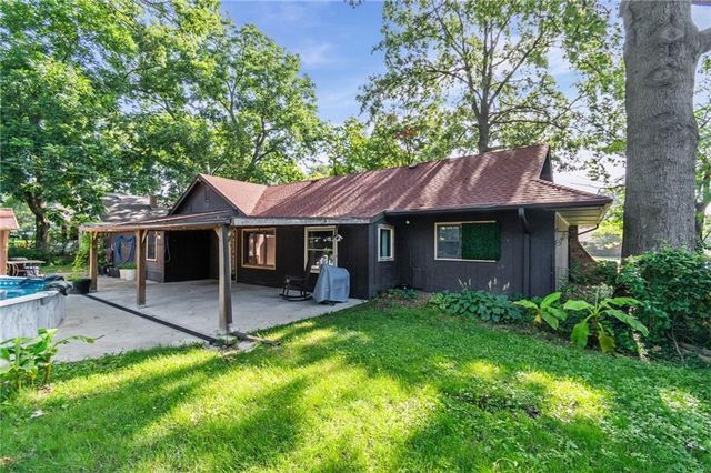 515 S 8th Street, Clinton, MO 64735
