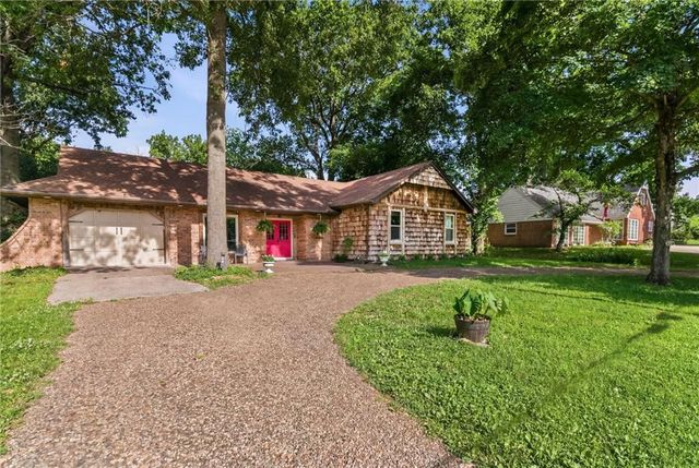 515 S 8th Street, Clinton, MO 64735