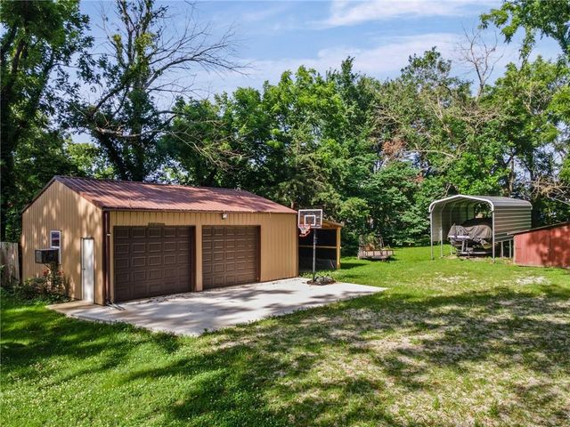515 S 8th Street, Clinton, MO 64735