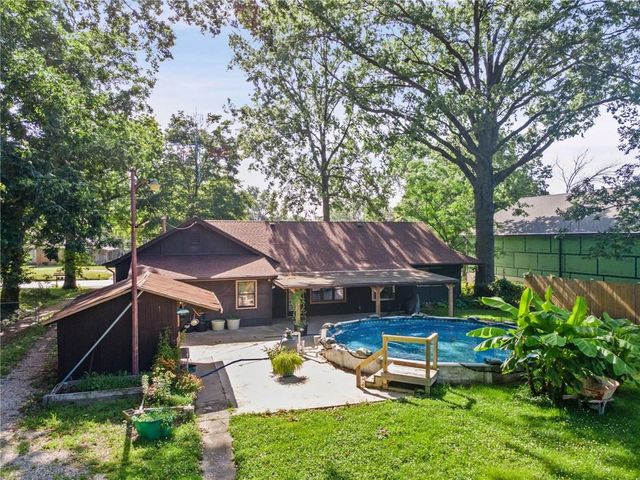 515 S 8th Street, Clinton, MO 64735