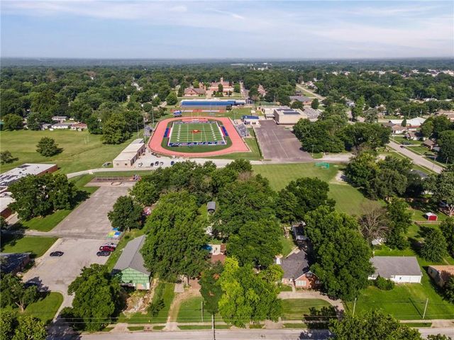 515 S 8th Street, Clinton, MO 64735