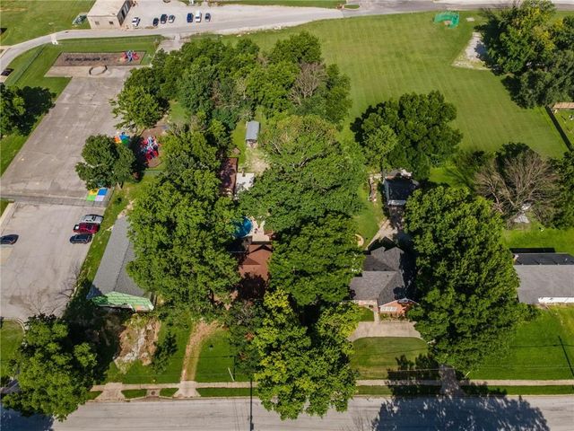 515 S 8th Street, Clinton, MO 64735