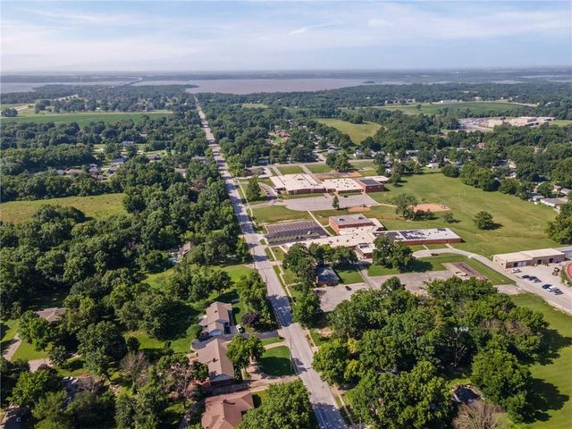 515 S 8th Street, Clinton, MO 64735