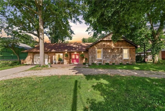 515 S 8th Street, Clinton, MO 64735