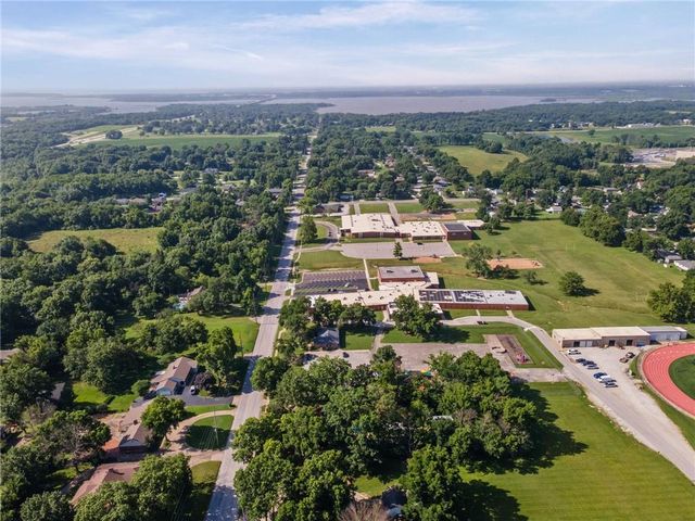 515 S 8th Street, Clinton, MO 64735