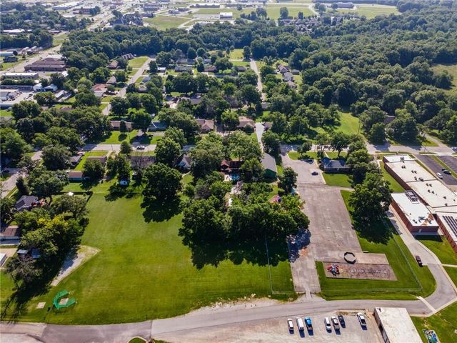 515 S 8th Street, Clinton, MO 64735