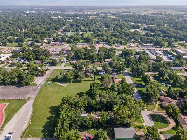 515 S 8th Street, Clinton, MO 64735