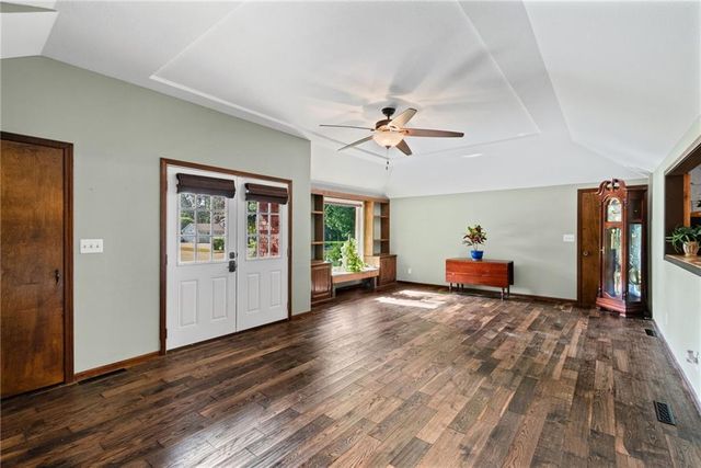 515 S 8th Street, Clinton, MO 64735