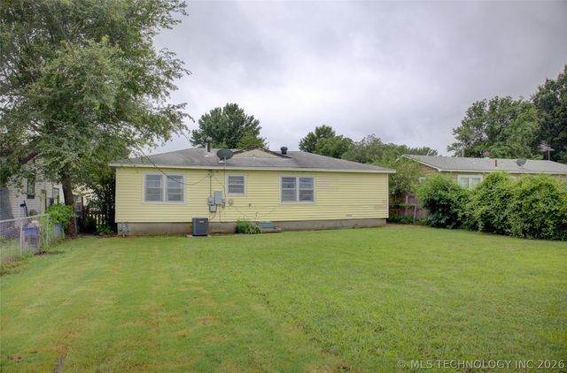 8947 E Oklahoma Place, Tulsa, OK 74115