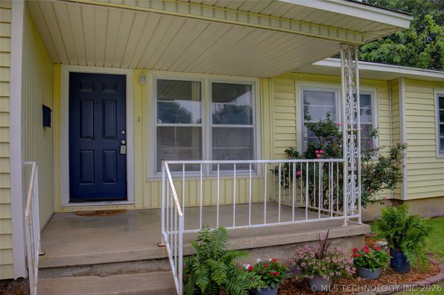 8947 E Oklahoma Place, Tulsa, OK 74115