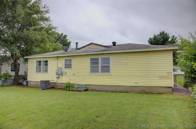 8947 E Oklahoma Place, Tulsa, OK 74115