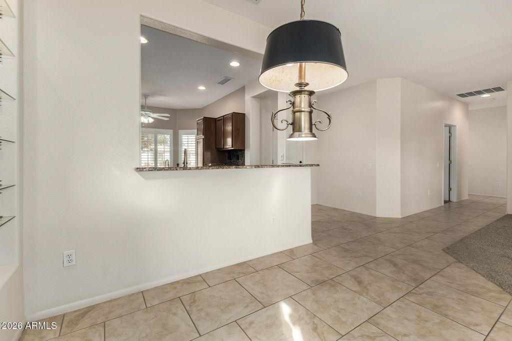 Image 13 of property listing at 15579 W VISTA GRANDE Lane, Surprise, AZ 85374
