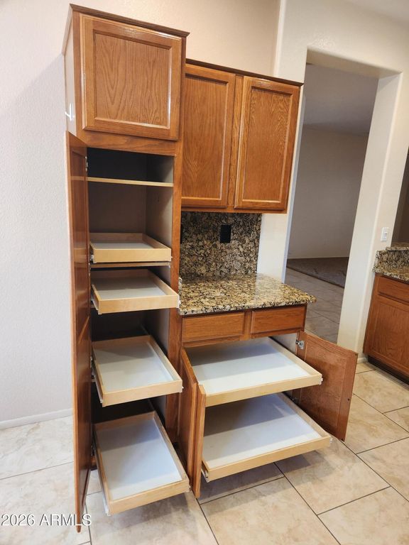 Image 15 of property listing at 15579 W VISTA GRANDE Lane, Surprise, AZ 85374