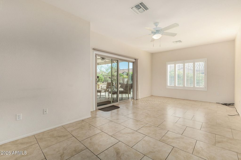 Image 9 of property listing at 15579 W VISTA GRANDE Lane, Surprise, AZ 85374