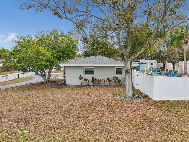 12424 105TH STREET, Largo, FL 33773