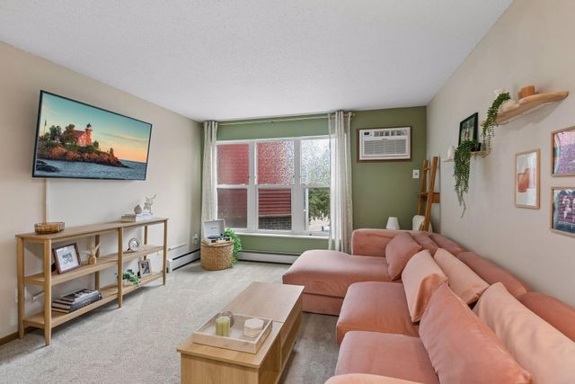 720 3rd Avenue NE 120, Minneapolis, MN 55413