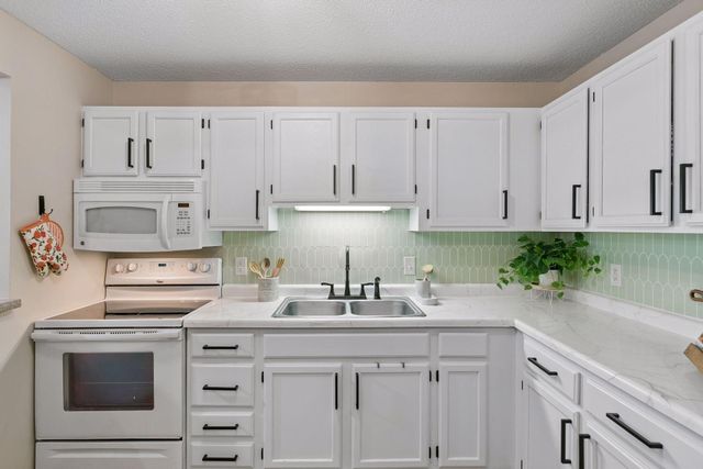 720 3rd Avenue NE 120, Minneapolis, MN 55413