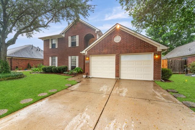 3820 Pin Oak Drive S, Pearland, TX 77581
