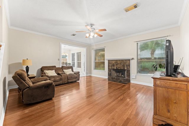 3820 Pin Oak Drive S, Pearland, TX 77581