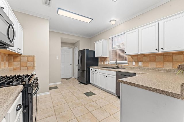 3820 Pin Oak Drive S, Pearland, TX 77581