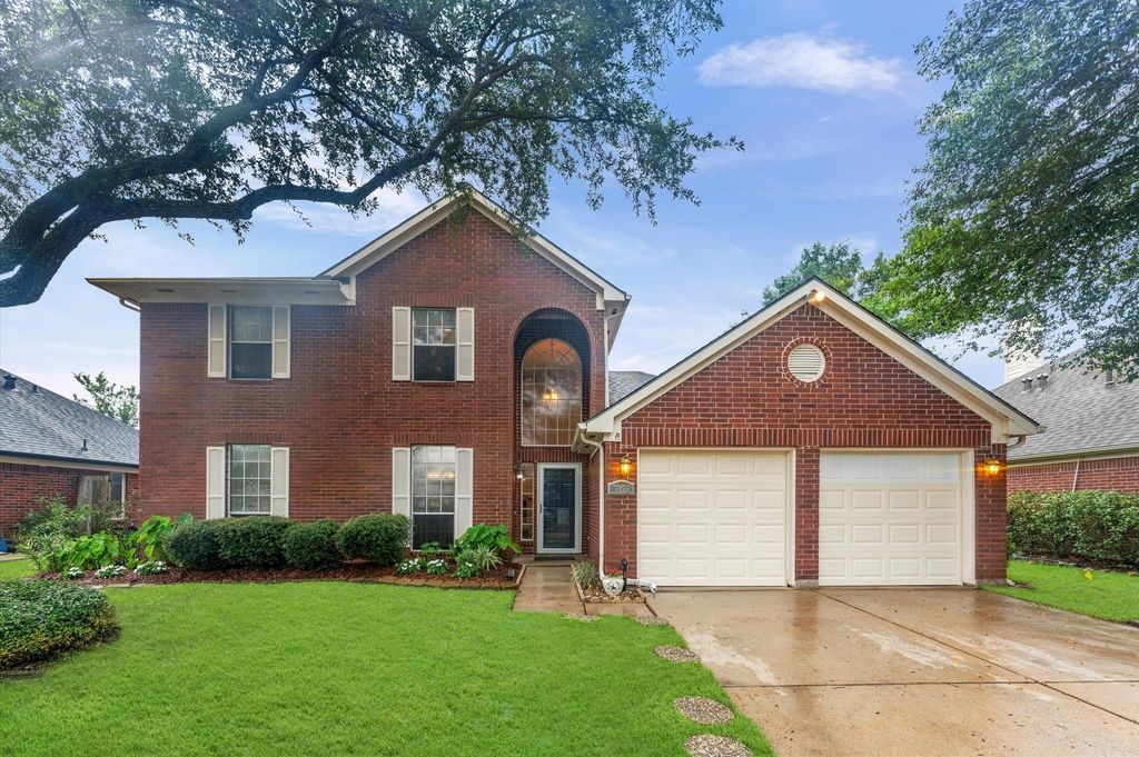 3820 Pin Oak Drive S, Pearland, TX 77581