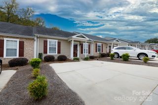 2068 Pin Oak Place, Cramerton, NC 28032