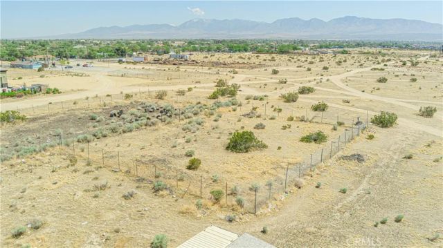 90 Palmdale Blvd, Sun Village, CA 93543