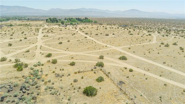 90 Palmdale Blvd, Sun Village, CA 93543